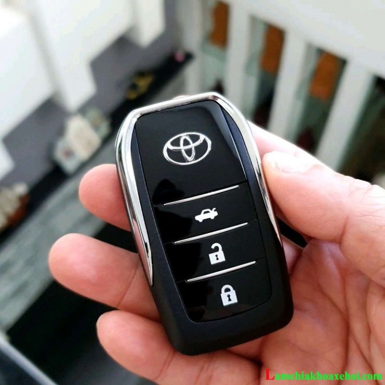 Dấu hiệu bạn cần gọi thợ sửa khóa ô tô